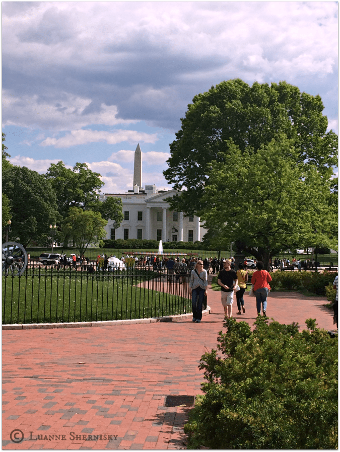 WhiteHouse Walkway