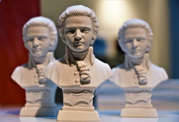 Sculpture bust of Mozart to illustrate Mozart effect.